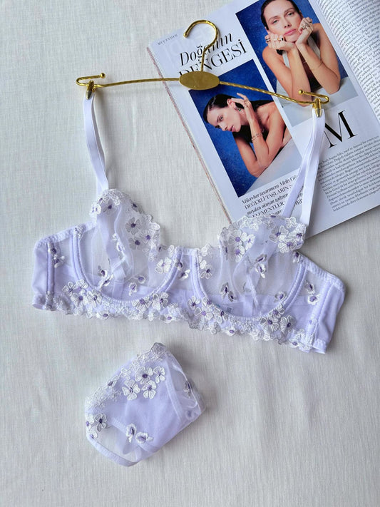 Beyaz Mor Çiçekli Dantelli Balenli Balkonet Sütyen Takımı