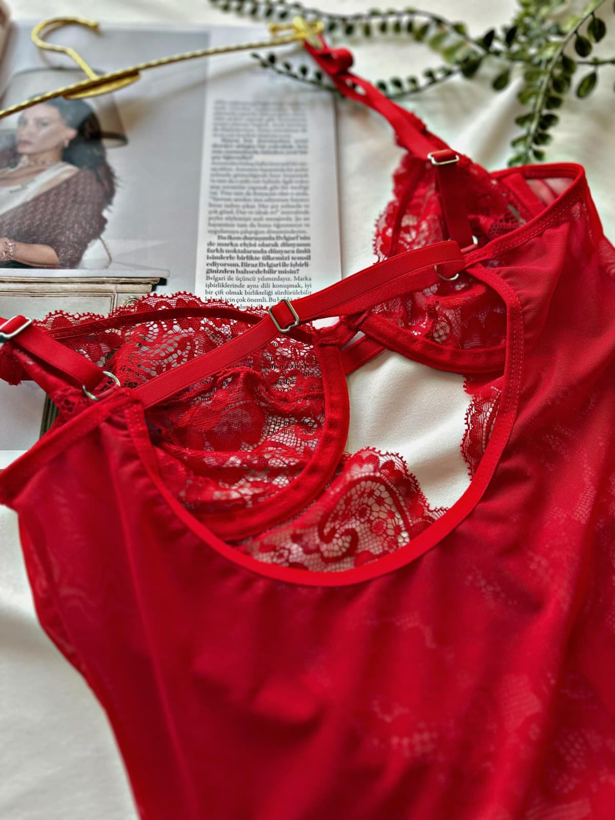 Kırmızı Dantelli Balenli Balkonet Bodysuit