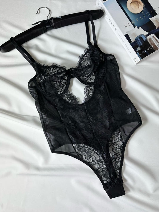 Siyah Dantelli Balenli Balkonet Bodysuit