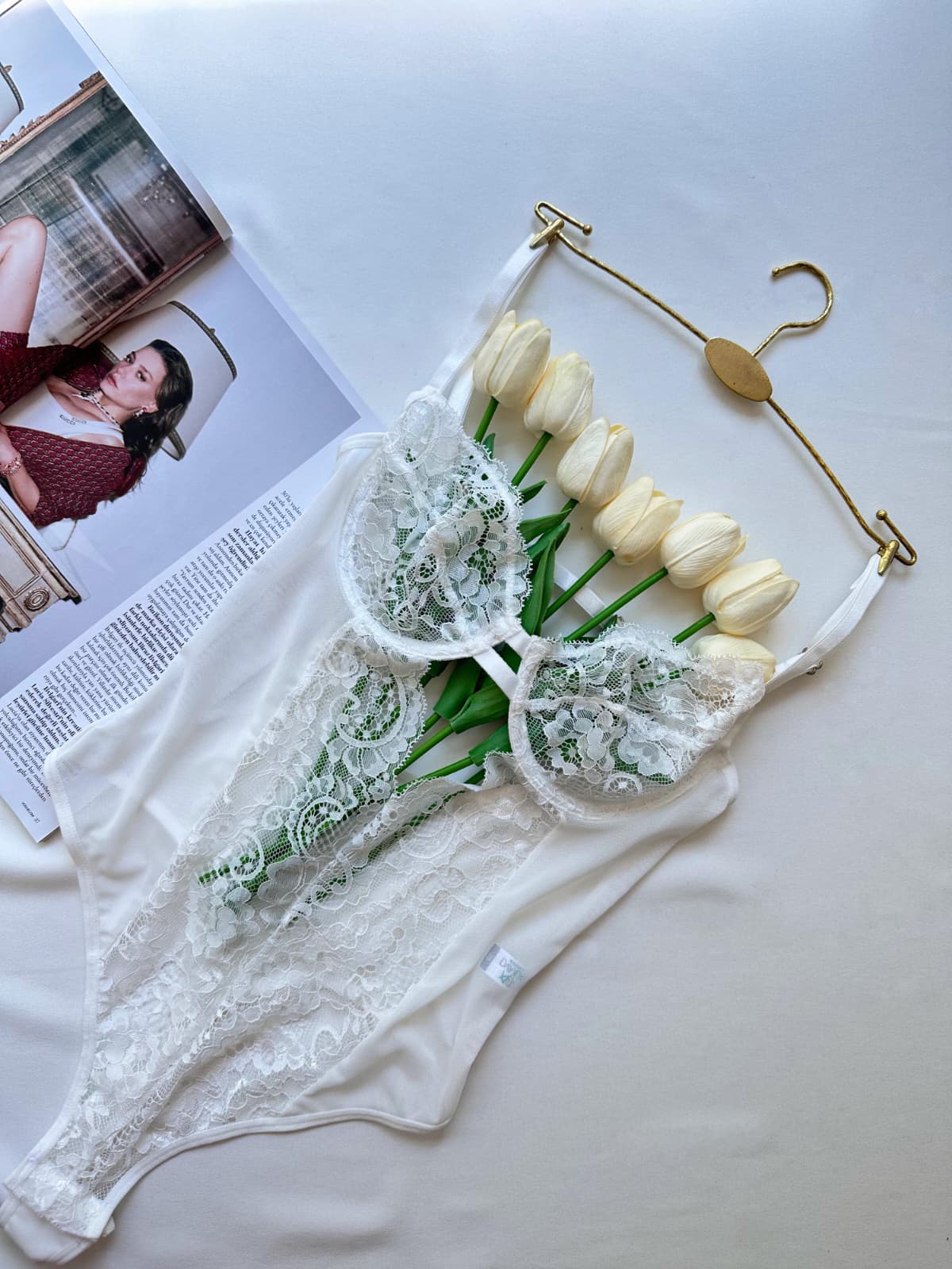 Beyaz Dantelli Balenli Balkonet Bodysuit