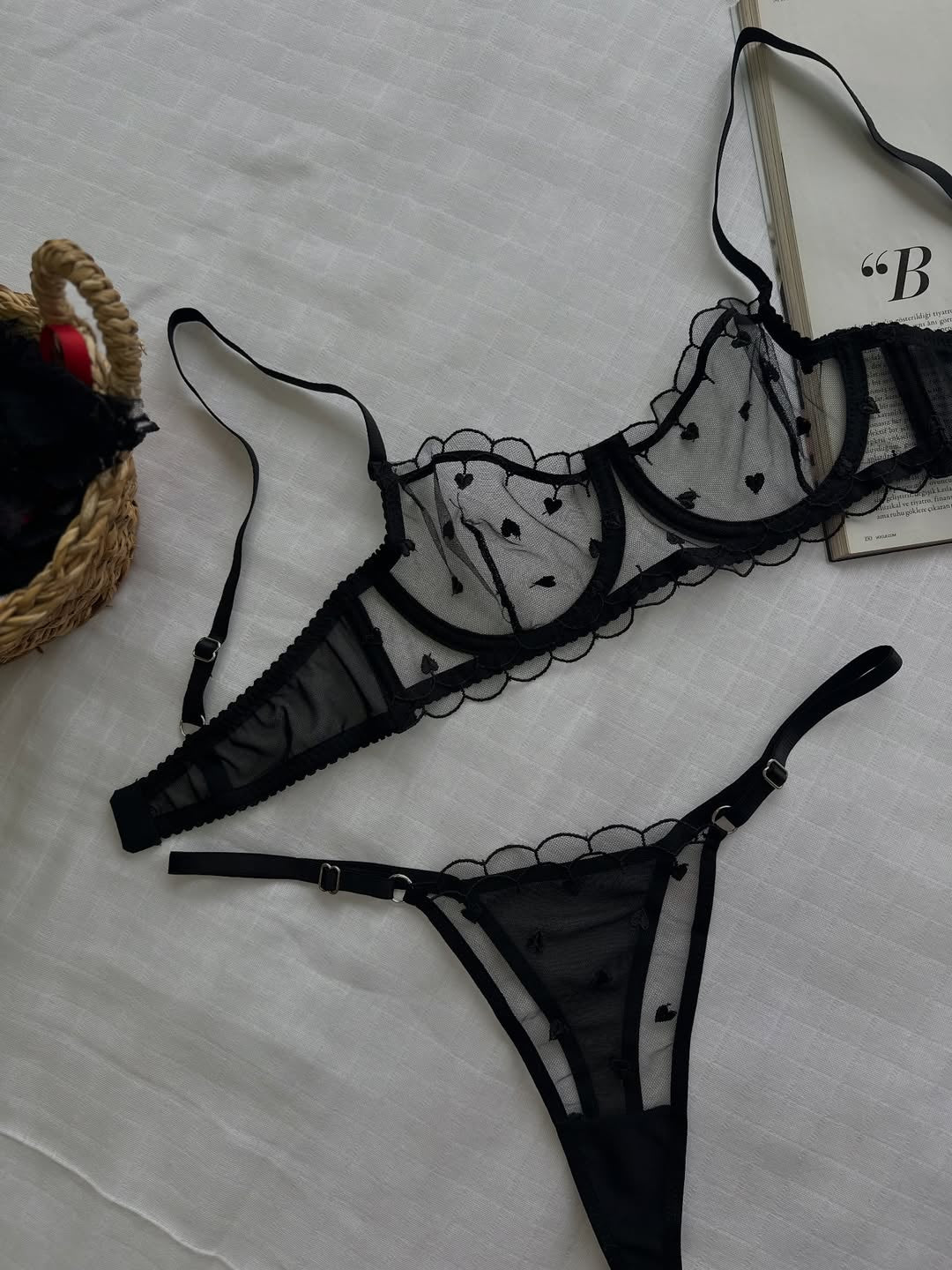 Siyah Kalpli Dantelli Balenli Balkonet Sütyen Takımı
