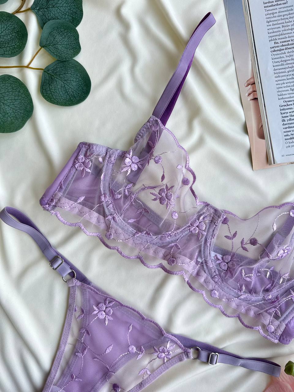 Eflatun Çiçek Dantelli Balenli Balkonet Sütyen Takımı