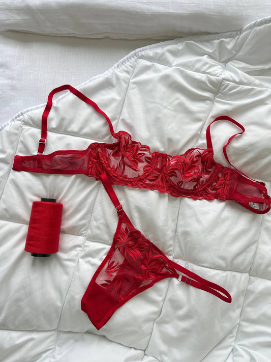 Kırmızı Yaprak Dantelli Balenli Balkonet Sütyen Takımı