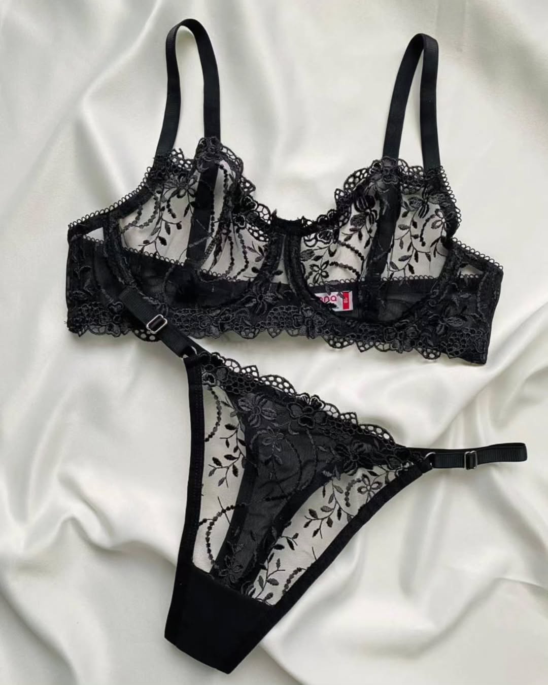 Siyah Çiçekli Dantelli Balenli Balkonet Sütyen Takımı M2