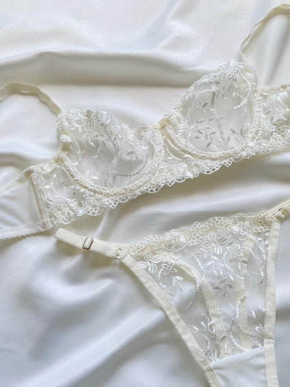 Beyaz Çiçekli Dantelli Balenli Balkonet Sütyen Takımı M2