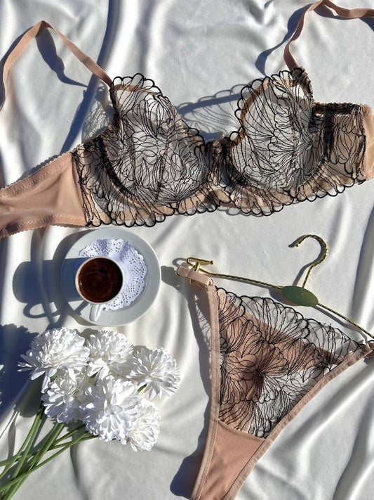 Siyah Krem Dantelli Balenli Balkonet Sütyen Takımı