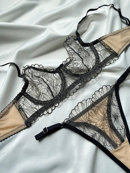 Siyah Dantelli Balenli Balkonet Sütyen Takımı