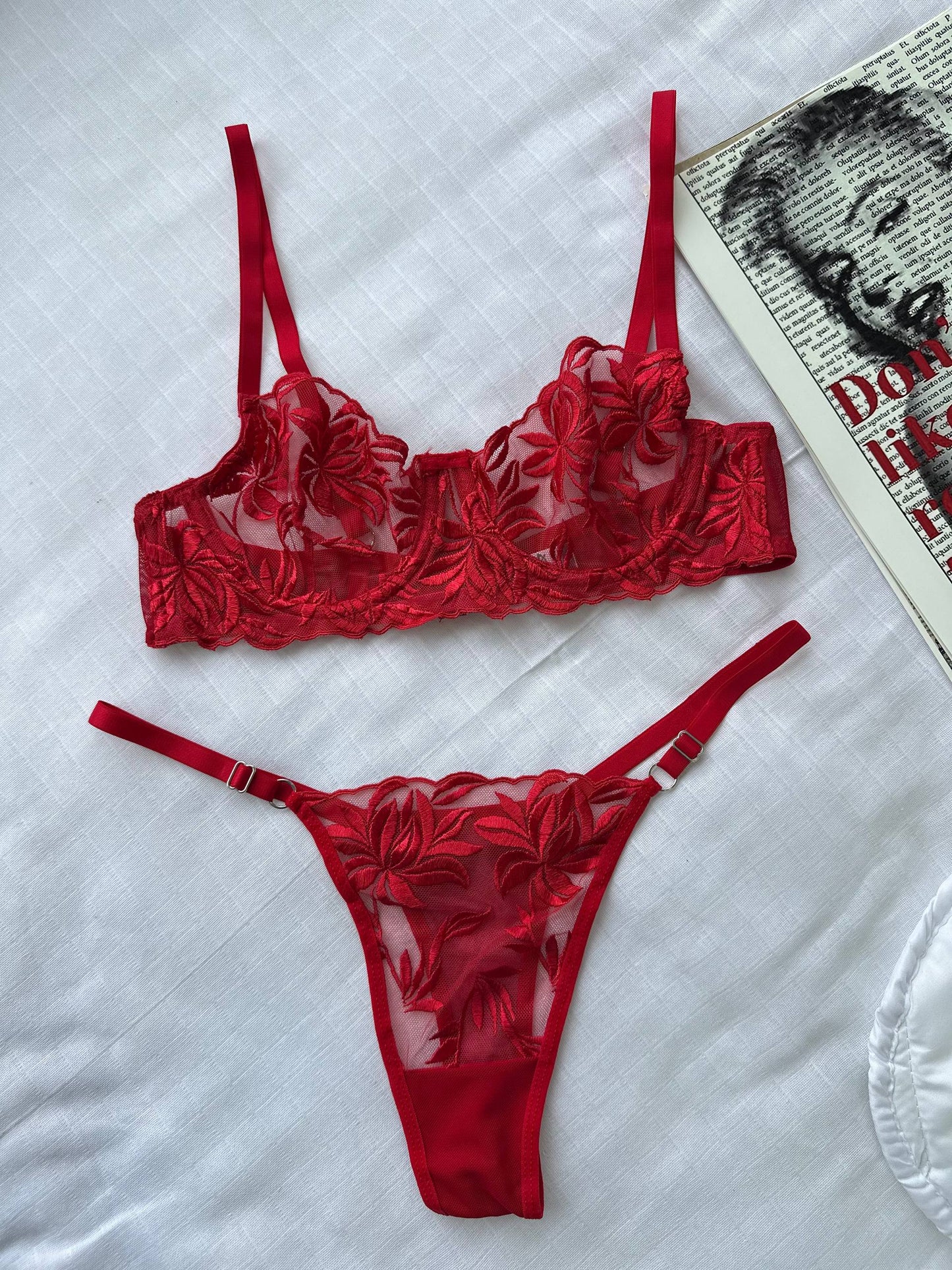 Kırmızı Yaprak Dantelli Balenli Balkonet Sütyen Takımı
