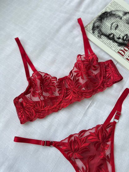 Kırmızı Yaprak Dantelli Balenli Balkonet Sütyen Takımı